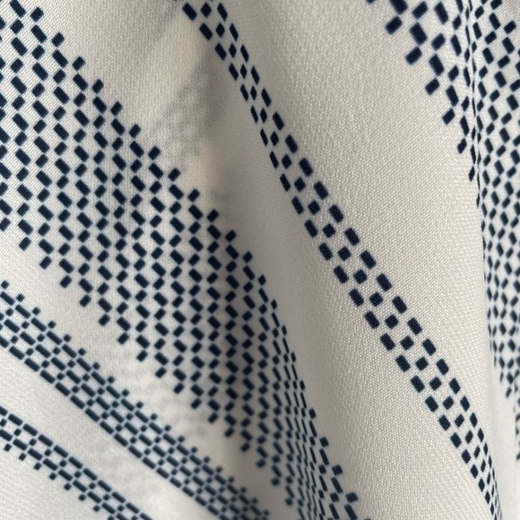 Women’s navy and white patterned top - Picture 4 of 8